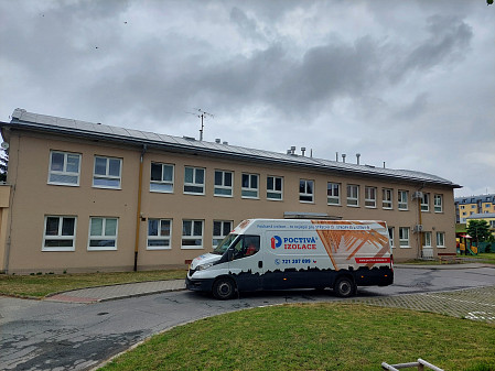 Izolace stropu Zdravotního střediska v Polné